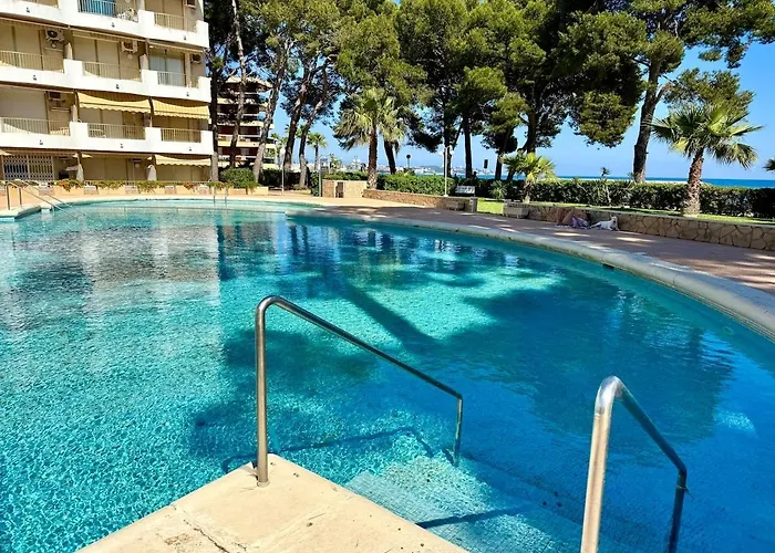 Beachside Cozy & Pool *