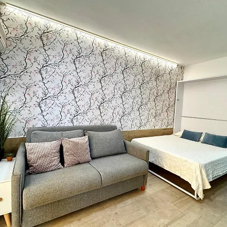 Beachside Cozy & Pool Apartment *