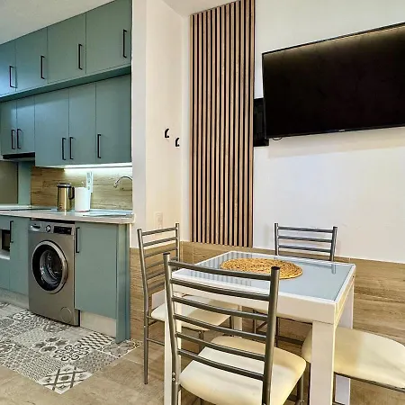 Apartman Beachside Cozy & Pool